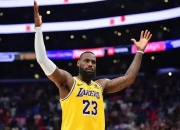 28圈-詹姆斯在利物浦比赛中赛况扑朔迷离，精彩发挥引发热议！的简单介绍